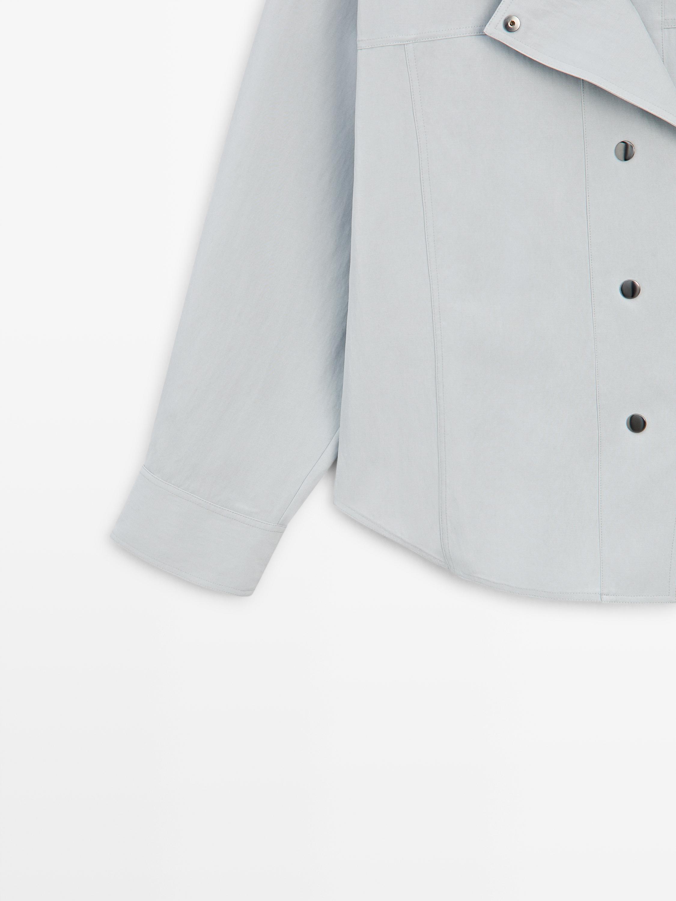 Flowing shirt with button details